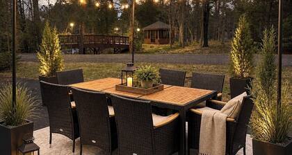 Cozy 4-Bedroom Up North Escape in Eagle River perfect for relaxing getaways!