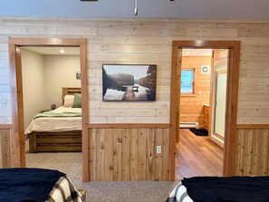 4 bedrooms, travel crib, internet, bed sheets