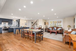 TV - Robbin's Island - Panoramic Waterviews (Essex)