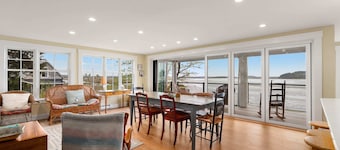 Robbin's Nest - Panoramic Essex Bay Waterviews