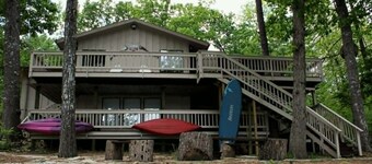 Beautiful 4-bedroom house on the lake in charming Cherokee Village