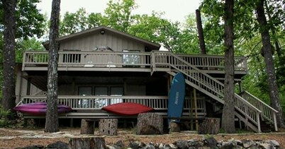 Beautiful 4-bedroom house on the lake in charming Cherokee Village