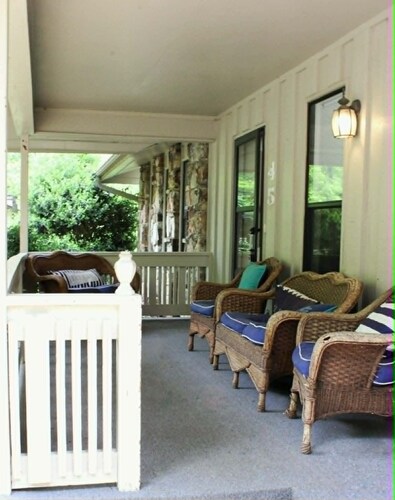 Beautiful 4-bedroom house on the lake in charming Cherokee Village