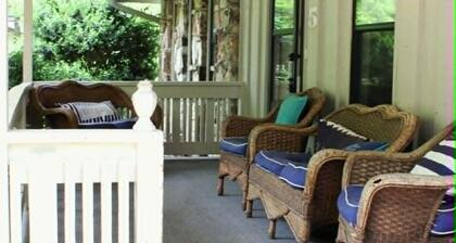 Beautiful 4-bedroom house on the lake in charming Cherokee Village