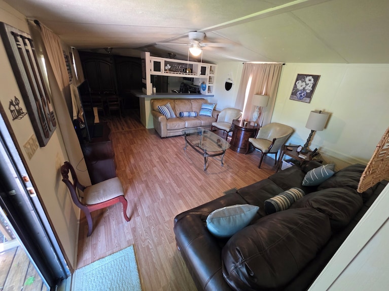 Relax In This 2-bedroom Lakefront Home. Shared Dock. Kayaks. Pet Friendly - Kentucky