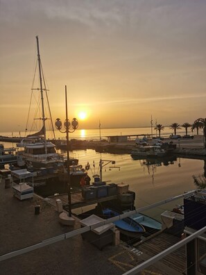 Marina - Beautiful sea view apartment (Le Grau-du-Roi)