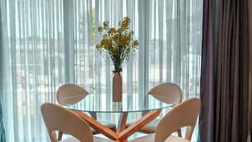 Alloggio Deluxe su due livelli, vista parco | Ristoranti