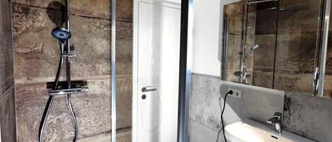 Apartment | Bathroom | Towels