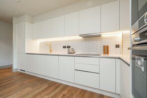 Kühlschrank, Mikrowelle, Geschirrspüler