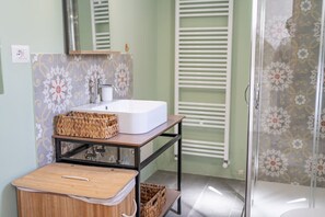 Shower, bidet, towels - Dimora Storica Laura - Salento Reservation (Alliste)