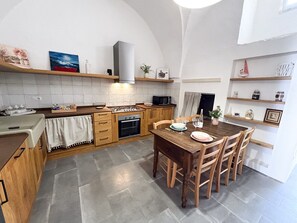 Fridge, microwave, oven, dishwasher - Dimora Storica Laura - Salento Reservation (Alliste)