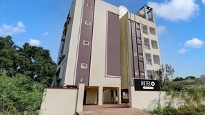 A multi-story hotel with a sign reading 'HOTELO & Company Services.' - Classic With Balcony The Best Inn (Kakinada)