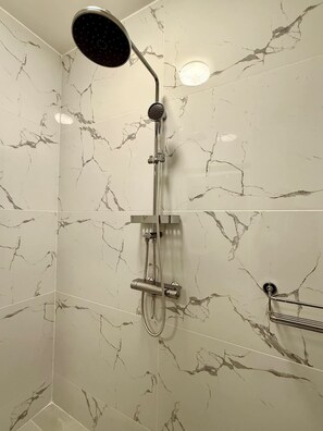 House - Gare du Midi for 3-4 People (Brussels)