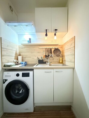 House - Cozy Studio Just Steps From Luxembourg Train Station (Luxembourg City)
