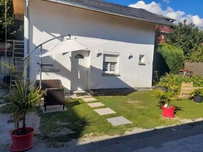 Exterior - nice air-conditioned studio with video surveillance (Albertville)