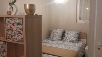 Iron/ironing board, WiFi, bed sheets