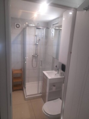 Bathroom - nice air-conditioned studio with video surveillance (Albertville)