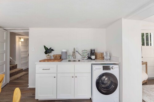 The Courtyard Cottage|2BD 1BH|Private Garden Suite