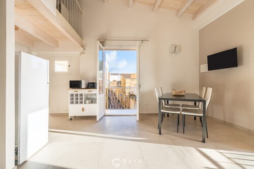 Ca Rouge - Modern Bright 3BR Boutique Retreat in the Heart of Carloforte