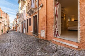 House | 3 bedrooms, Internet - Ca Rouge - Modern Bright 3BR Boutique Retreat in the Heart of Carloforte (Carloforte)