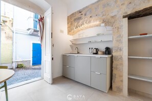 House | 3 bedrooms, Internet - Ca Rouge - Modern Bright 3BR Boutique Retreat in the Heart of Carloforte (Carloforte)