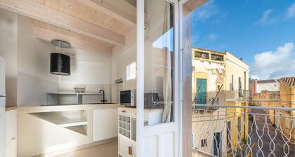Ca Rouge - Modern Bright 3BR Boutique Retreat in the Heart of Carloforte