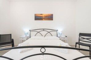2 bedrooms, Internet - Modern 2BR Retreat in Pula - Bright Quiet (Pula)