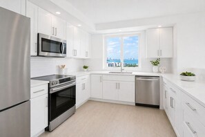 Classic Room | Private kitchen - The Quorix Hotel (Toronto)