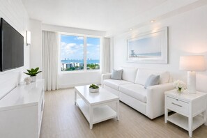 Classic Room | Living area - The Quorix Hotel (Toronto)