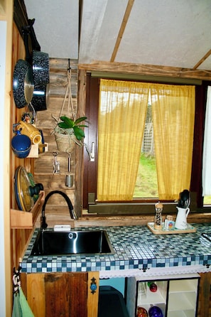 Fridge, stovetop, electric kettle, cookware/dishes/utensils