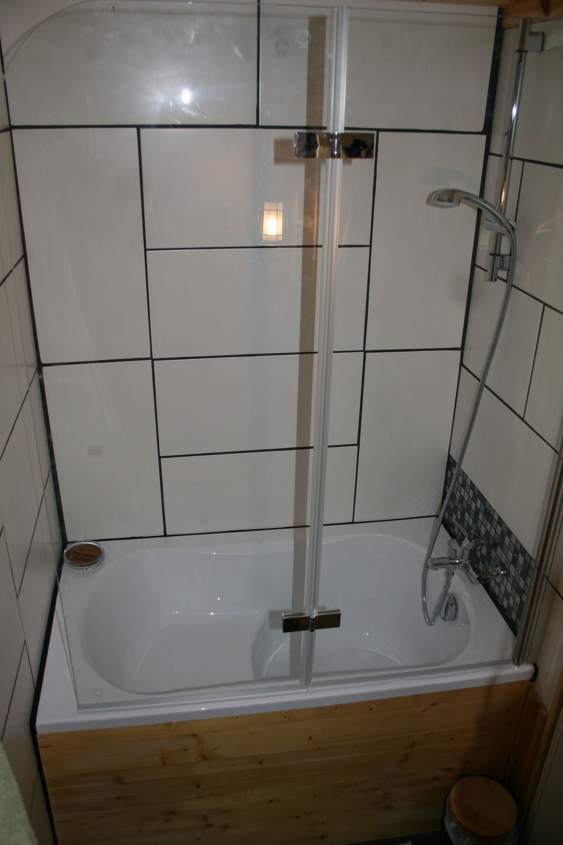 Umweltfreundliche Kosmetikartikel, Handtücher, Seife, Toilettenpapier
