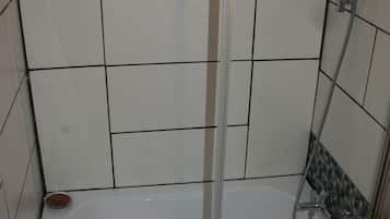 Umweltfreundliche Kosmetikartikel, Handtücher, Seife, Toilettenpapier