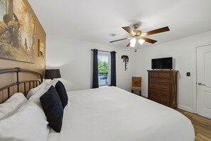 2 bedrooms, free WiFi, bed sheets - Poolside Bear Escape Indoor and Outdoor Fun (Pigeon Forge)