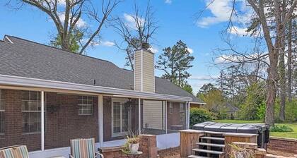 Hidden Gem Near Lakeland Poolside Retreat w/ Pond Views