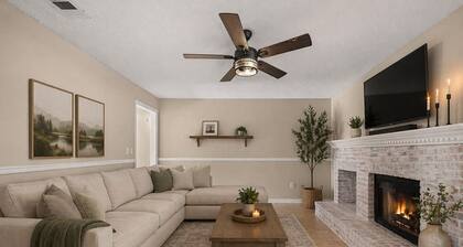 Hidden Gem Near Lakeland Poolside Retreat w/ Pond Views