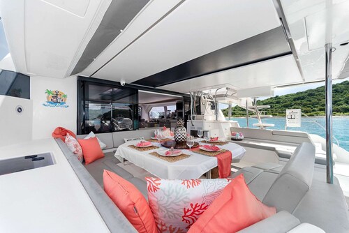 Floating Villa: All-Inclusive Yacht Vacation with Captain & Chef - 6 Guests