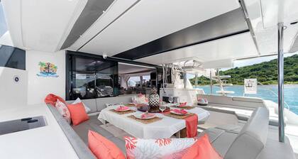 Floating Villa: All-Inclusive Yacht Vacation with Captain & Chef - 6 Guests