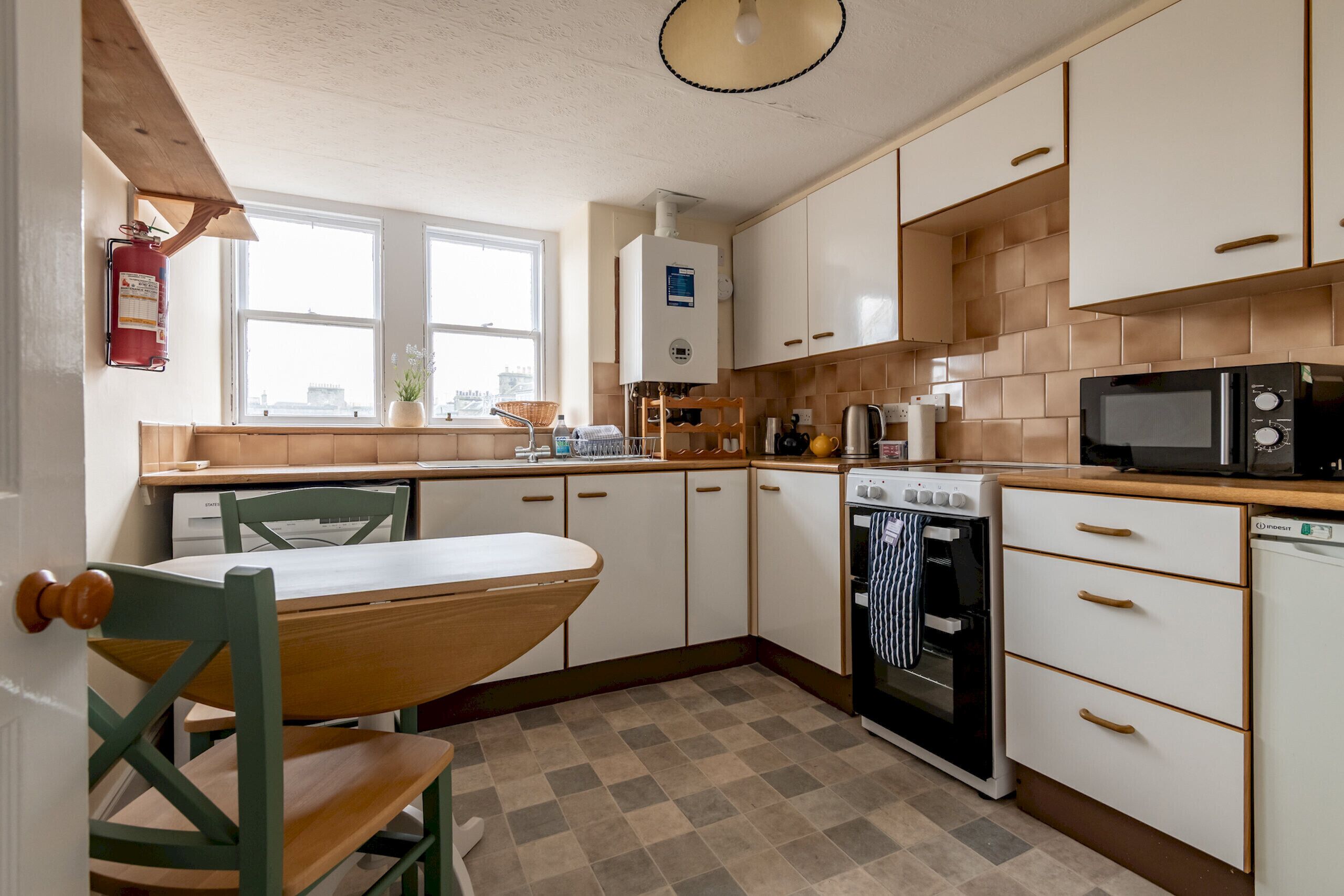 Fridge, oven, dishwasher, coffee/tea maker