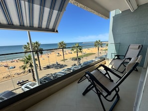 Property grounds - Modern Beachfront 2BR with Terrace, A/C, WiFi & Garage in top location (Quarteira)
