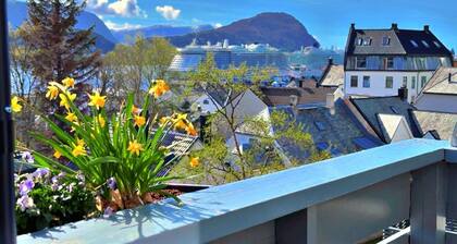 Cozy 1-bedroom condo in gorgeous Ålesund with balcony and seaview