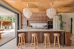 Private kitchen - Villa Riva. Gulf of Saint-Tropez (Grimaud)