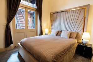 Room - Luxury Designer Flat | Parking, Spa & Cinema Wall (Nottingham)