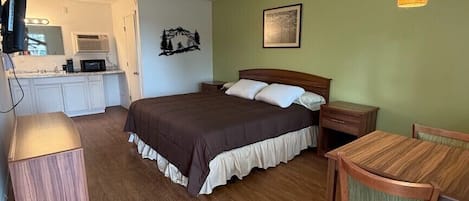 Classic dubbelrum - 1 kingsize-säng - privat pool | Skrivbord, arbetsyta för laptop, gratis wi-fi och sängkläder