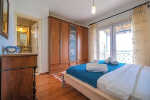 Iron/ironing board, WiFi, bed sheets - 2-BEDROOM, 2-BATHROOM APARTMENT WITH SHARED POOL IN THE CITY CENTER. (Antalya)