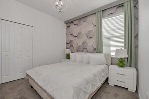 Iron/ironing board, WiFi, bed sheets - Privacy Pool-Big Screen! Resort 8 mi 2 Disney-2613 (Kissimmee)