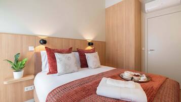 1 chambre, fer et planche à repasser, lit de bébé portatif, Wi-Fi