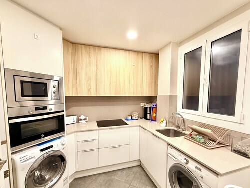 Spacious 4-bedroom apartment right next to Sagrada Familia