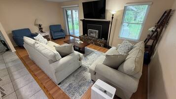 Smart TV, fireplace, computer monitors