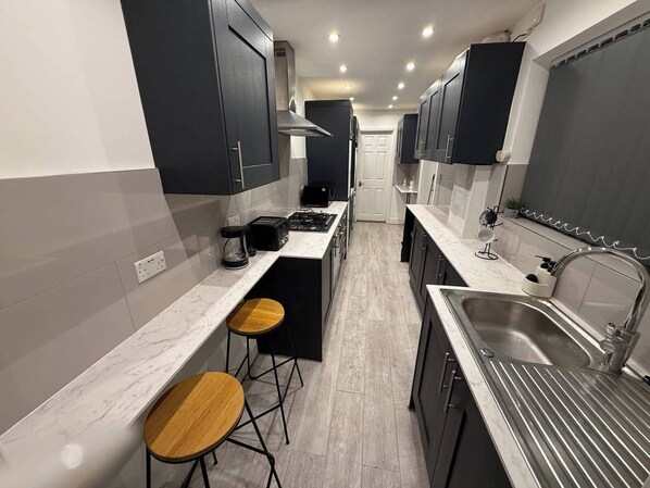 Fridge, microwave, oven, stovetop