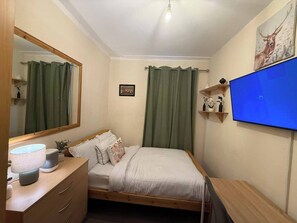 4 bedrooms, free WiFi, bed sheets